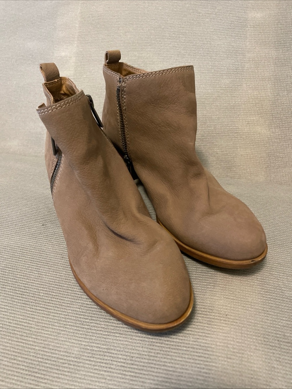 Lucky Brand Women's Ankle Bootie Boot Size 7 Taupe Leather 1.5” Heel